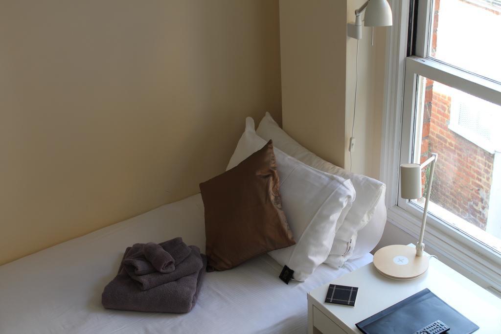 Hamilton's 3* Chertsey