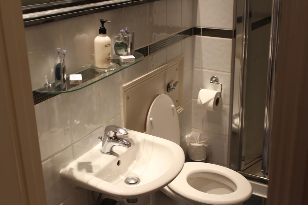 Guest house Hamilton's 3*
