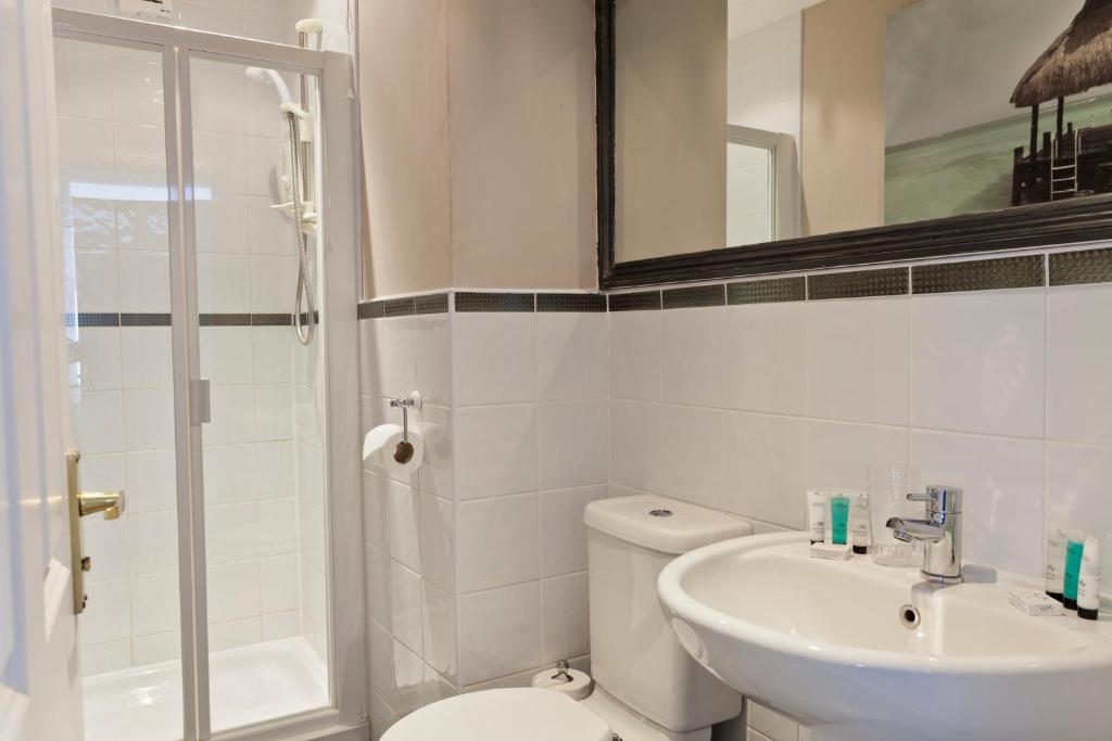 Hamilton's Guest house 3*