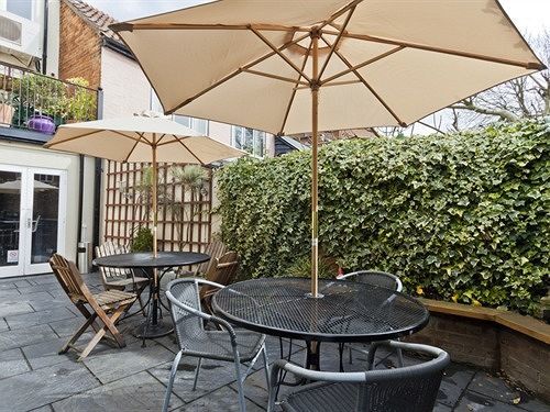 Hamilton's Guest house 3*