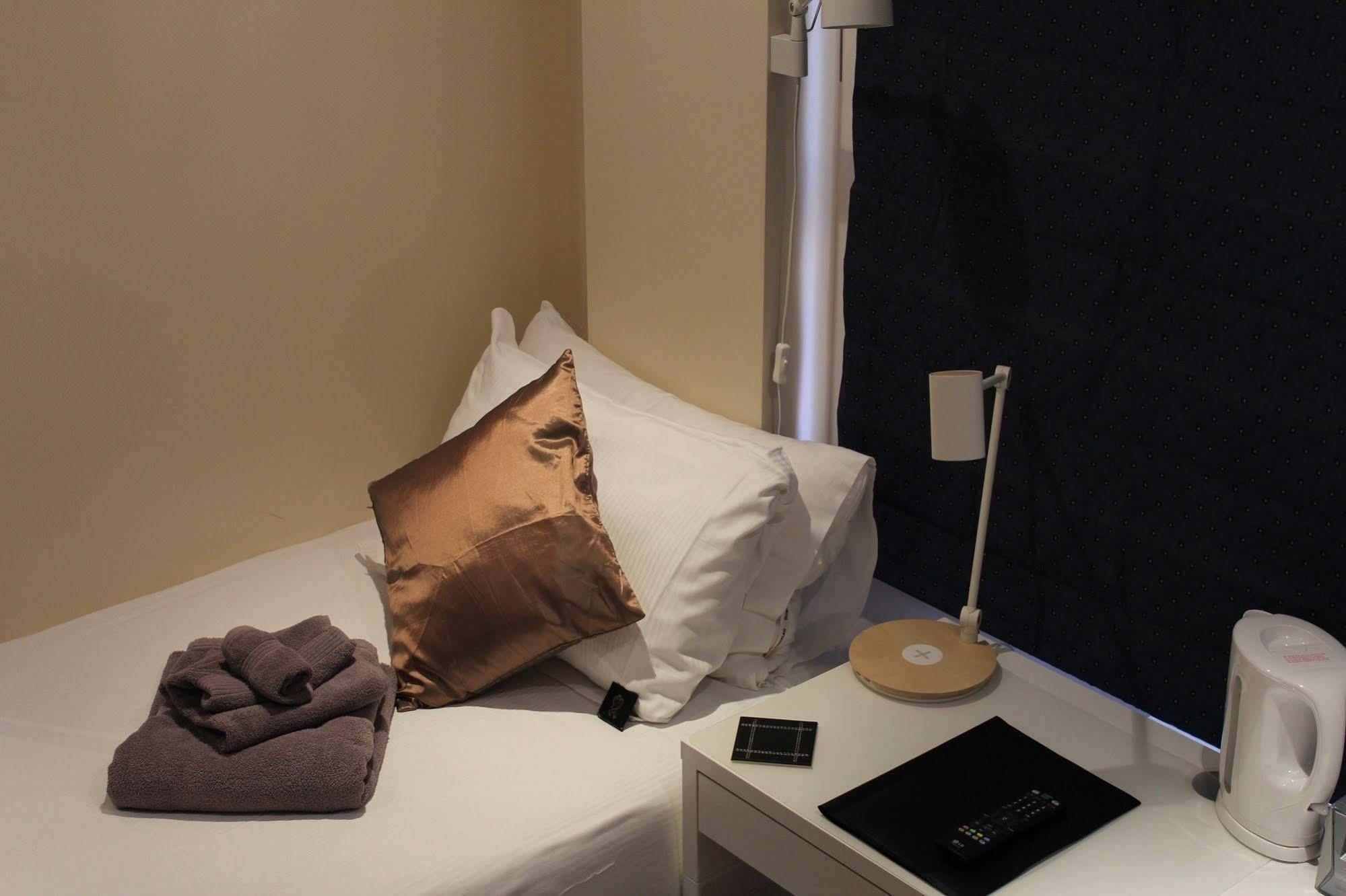 Hamilton's 3* Chertsey